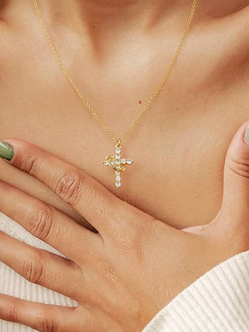 Collier pendentif croix en pierres précieuses Tabitha