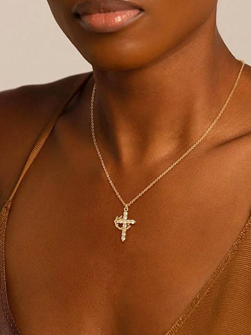 Collier pendentif croix en pierres précieuses Tabitha