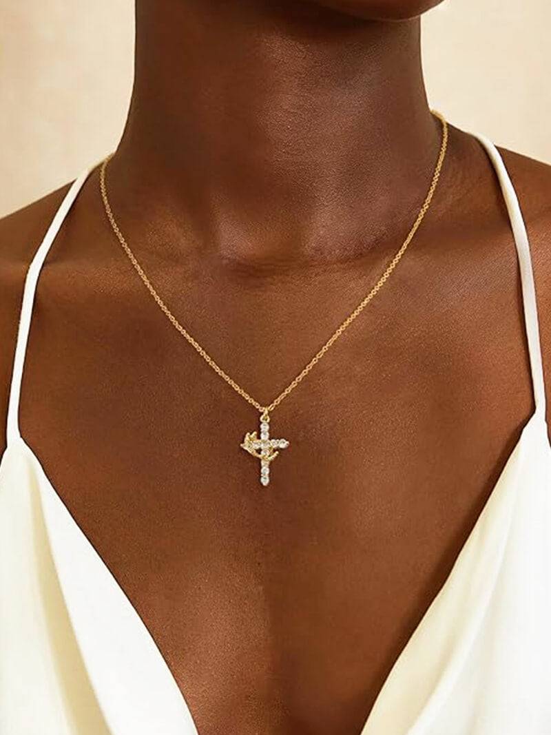 Collier pendentif croix en pierres précieuses Tabitha