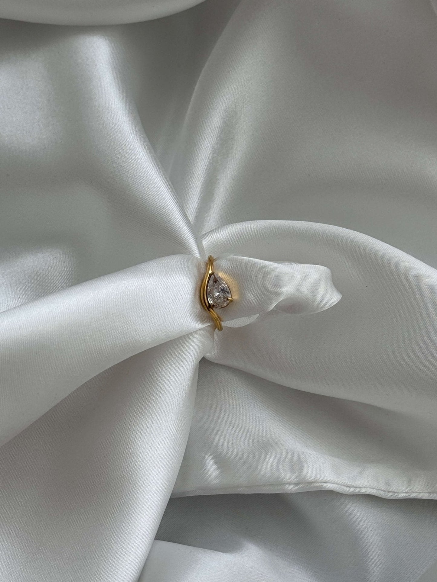 Bague Zarina en zircone taille poire