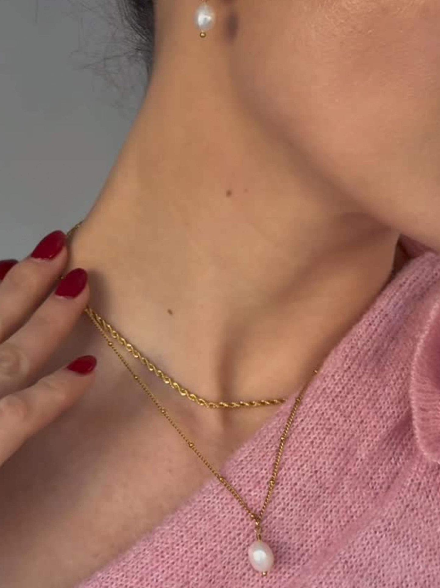 Rana Pearl Pendant Necklace