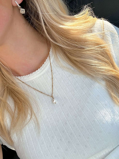 Rana Pearl Pendant Necklace