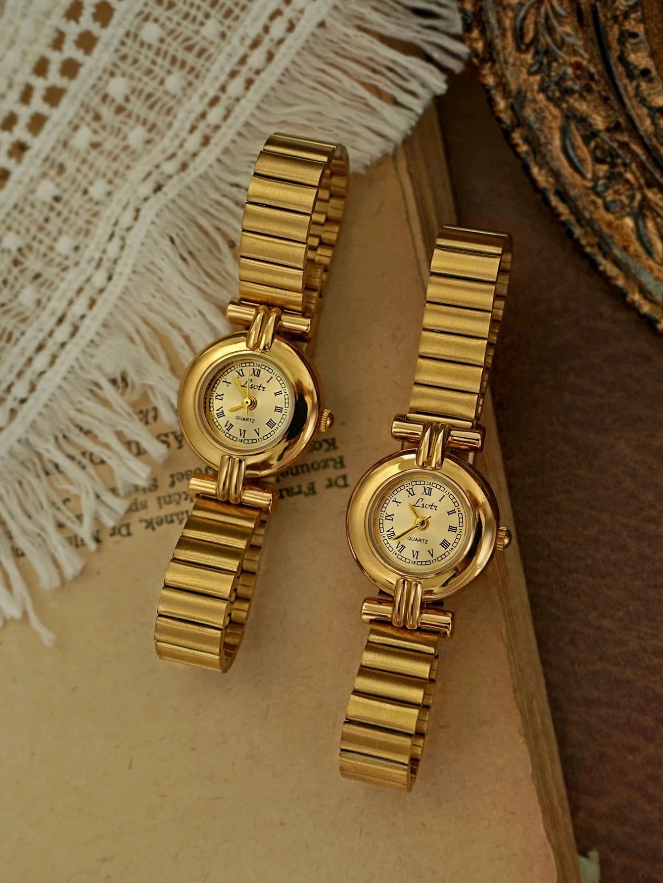 Calla Round Vintage Watch