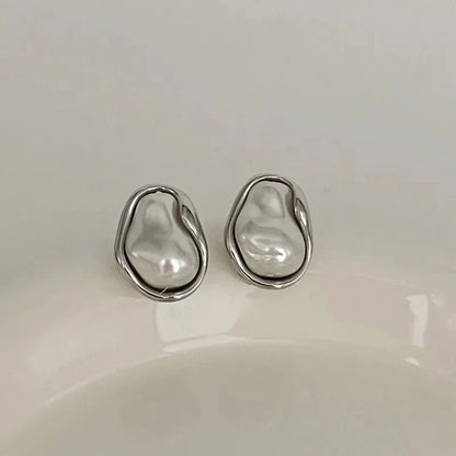 Ivy Vintage Pearl Earrings